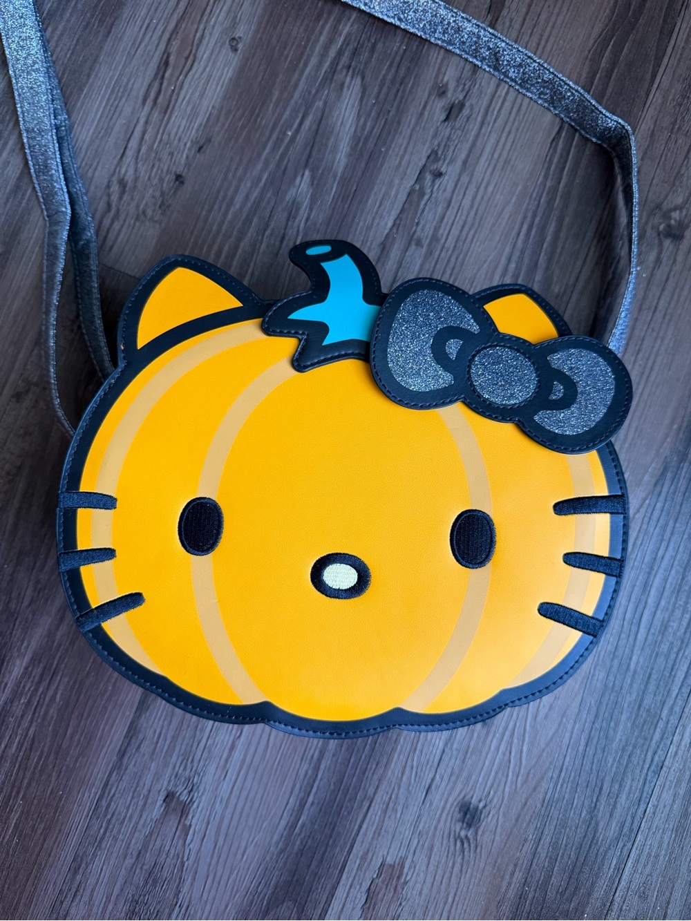 NWOT Loungefly Hello Kitty Crossbody Halloween Pumpkin Bag - Picture 2 of 10